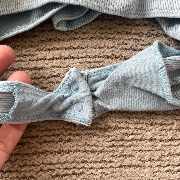 EUC Wilfred Free Women’s Long Sleeve V-neck Button Down Baby Blue Bodysuit Sz XS - Picture 12 of 14